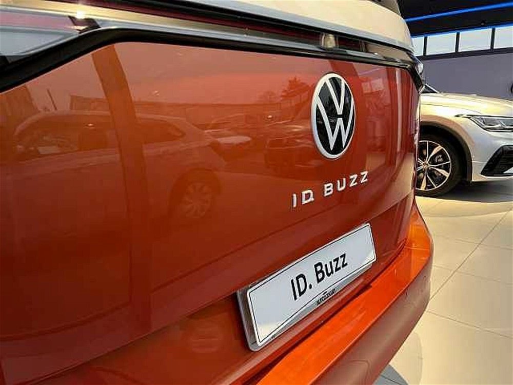 Volkswagen ID.Buzz 77 kWh Pro nuova a Brivio (5)