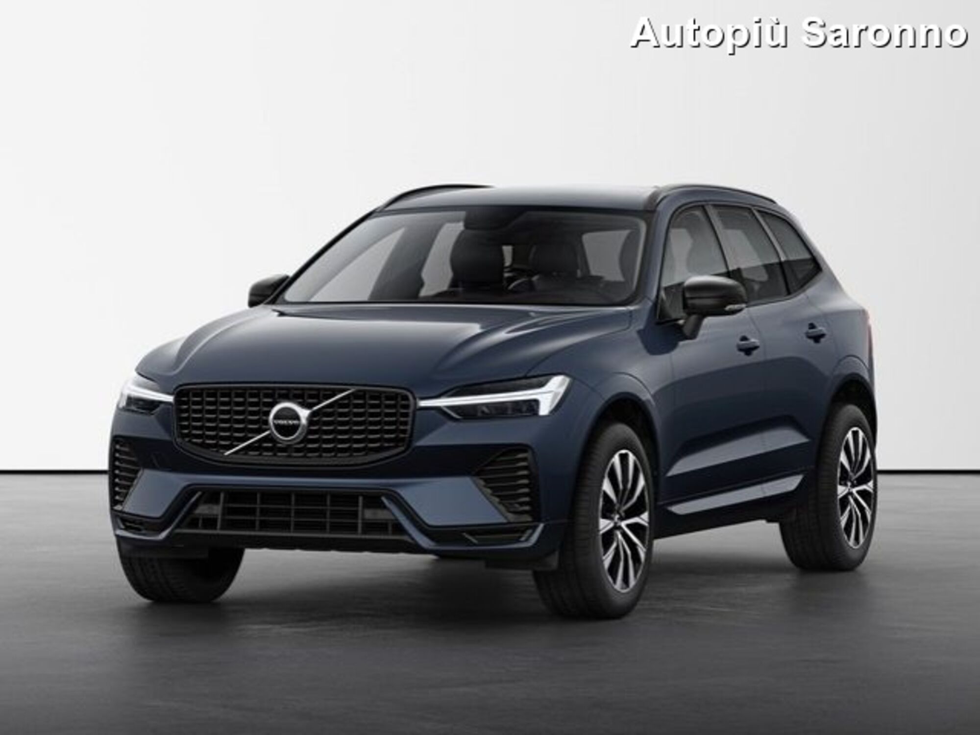 Volvo XC60 B4 (d) AWD automatico Plus Dark nuova a Saronno