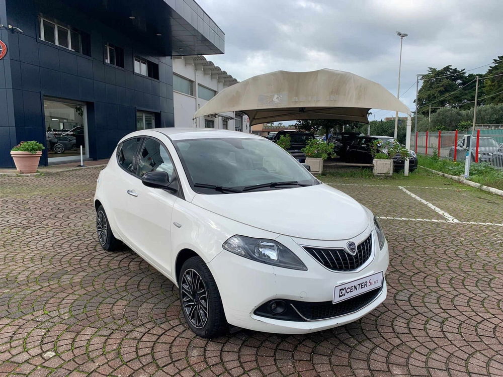 Lancia Ypsilon 1.0 FireFly 5 porte S&S Hybrid Ecochic Gold  del 2021 usata a Salerno (2)