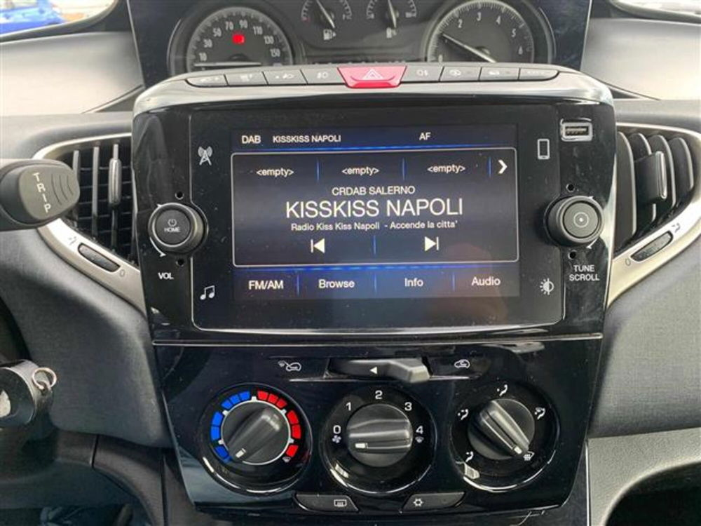 Lancia Ypsilon usata a Napoli (7)