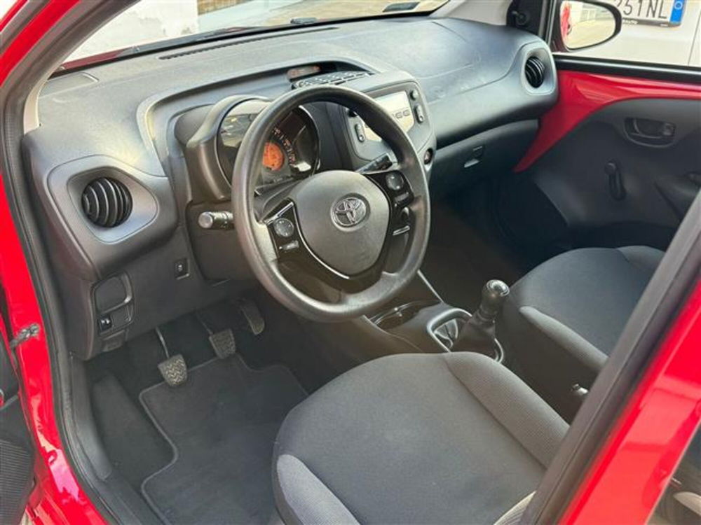 Toyota Aygo X usata a Pavia (8)