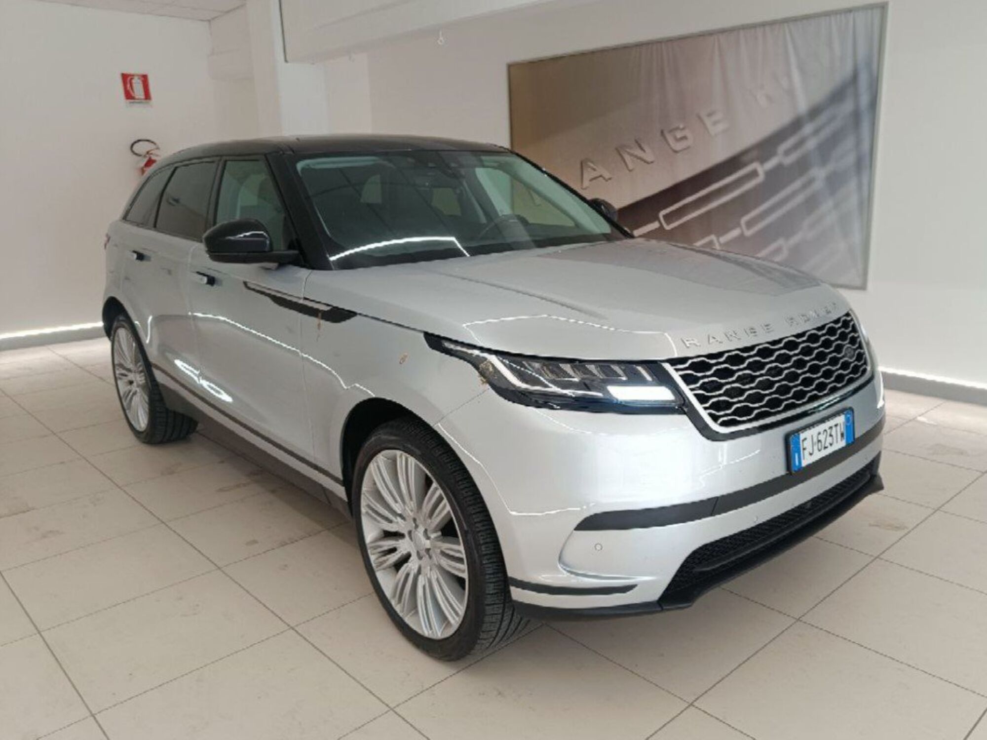 Land Rover Range Rover Velar 2.0D I4 240 CV  del 2017 usata a Savona