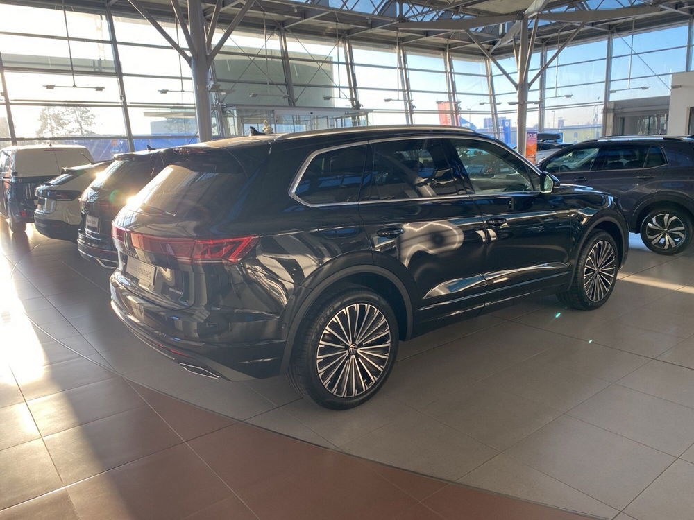 Volkswagen Touareg nuova a Lodi (6)