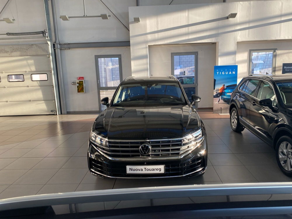 Volkswagen Touareg nuova a Lodi (7)