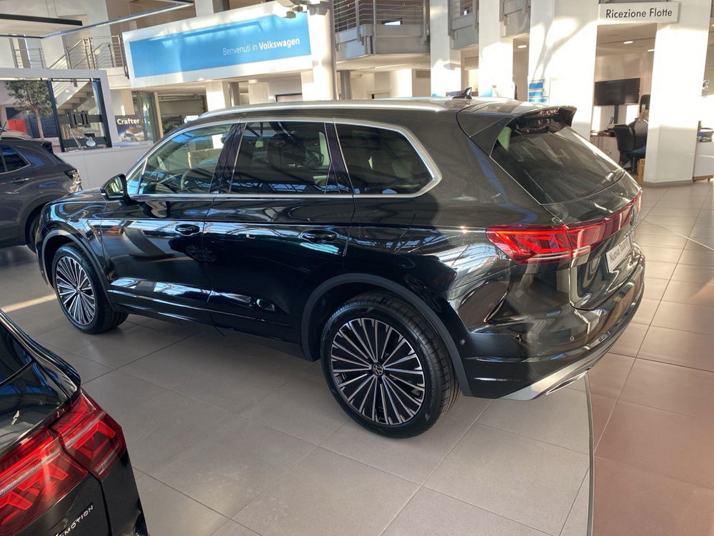 Volkswagen Touareg nuova a Lodi (8)