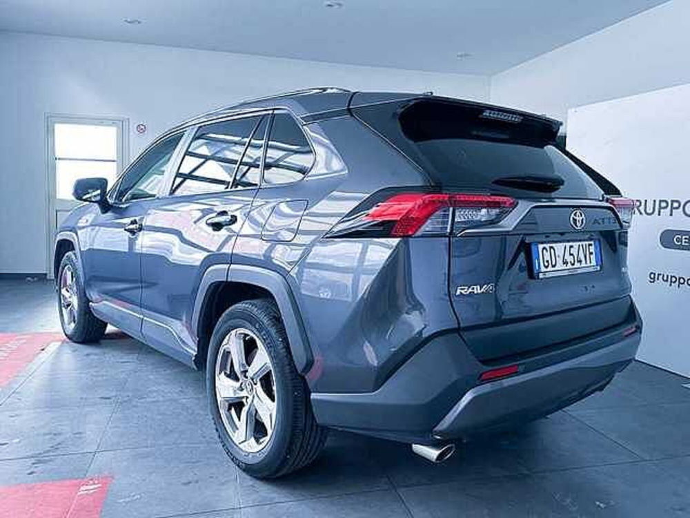 Toyota Rav4 HV (222CV) E-CVT AWD-i Adventure  del 2021 usata a Rende (5)