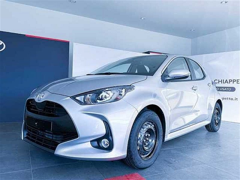 Toyota Yaris 1.0 5 porte Active  nuova a Rende