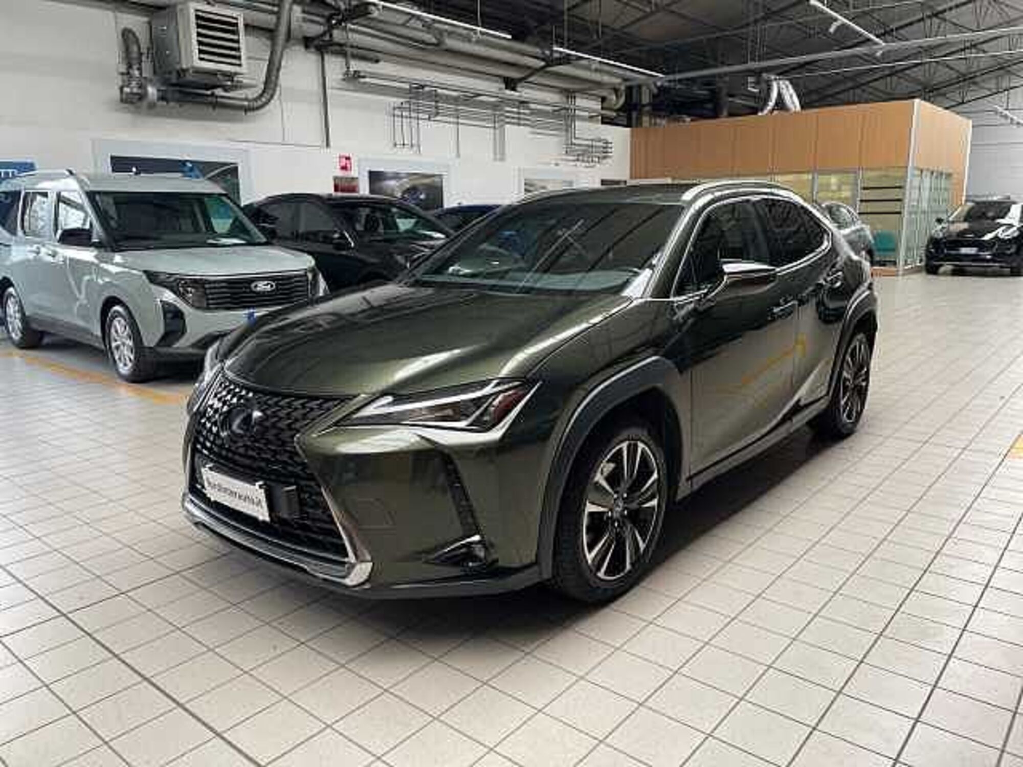 Lexus UX Hybrid 4WD Luxury  del 2019 usata a Melegnano