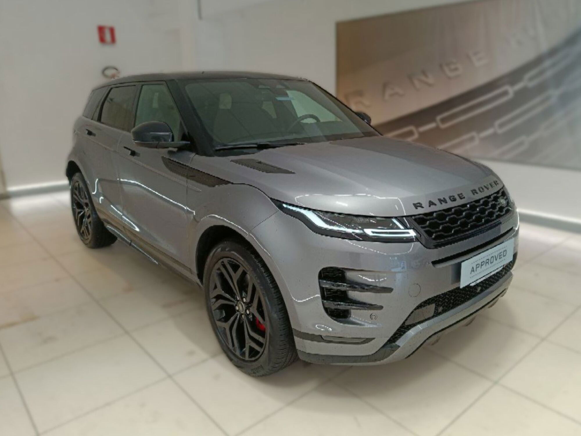 Land Rover Range Rover Evoque 2.0D I4 163CV AWD Auto R-Dynamic SE  del 2022 usata a Savona