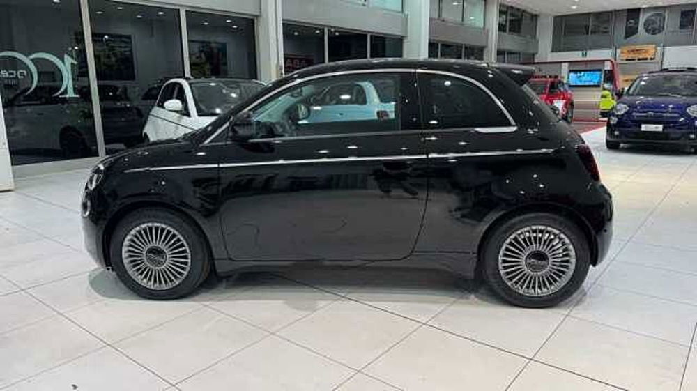 Fiat 500e nuova a Milano (2)