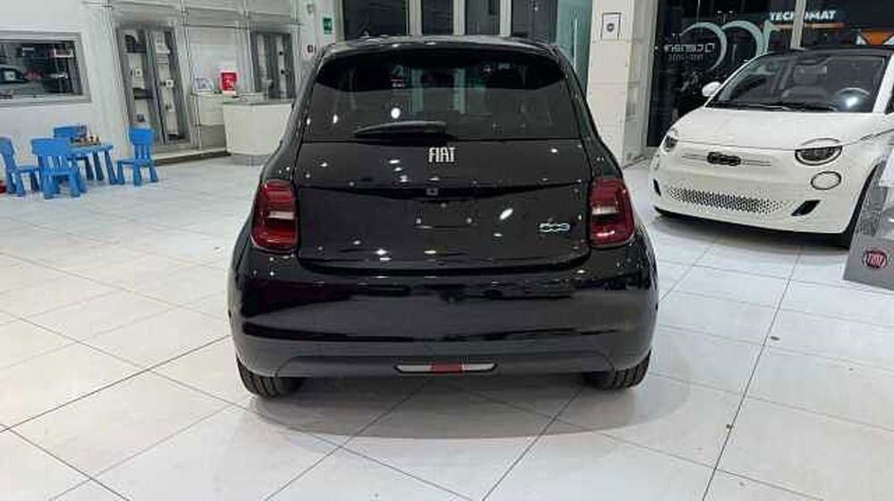 Fiat 500e nuova a Milano (4)