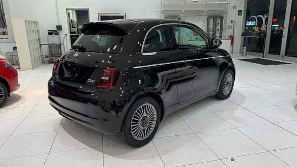 Fiat 500e nuova a Milano (5)