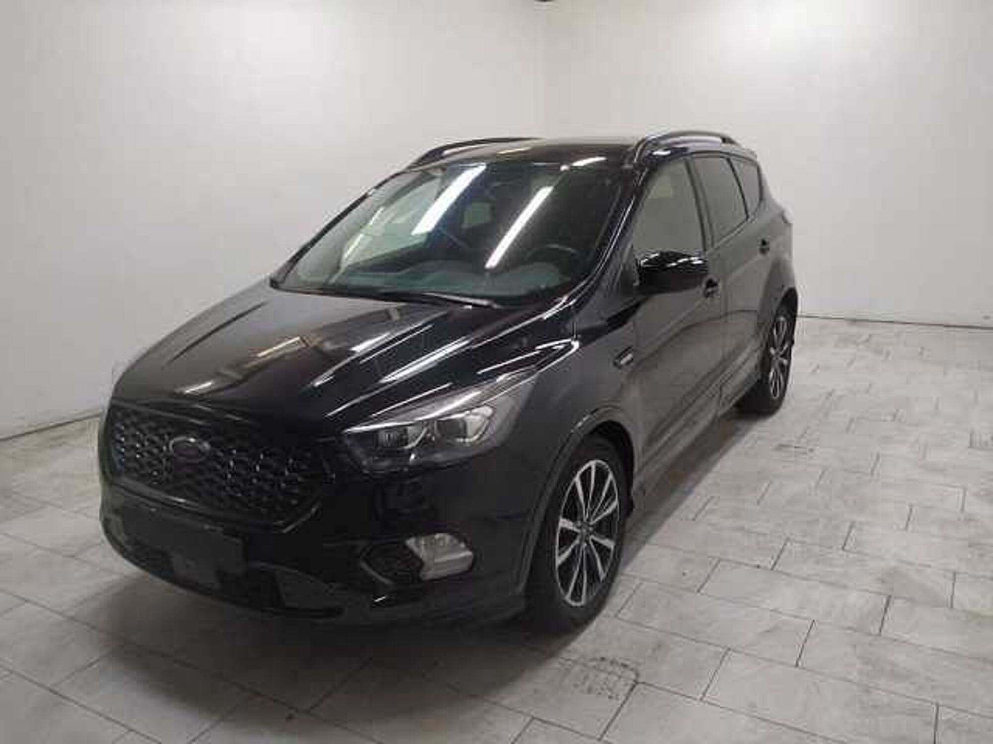 Ford Kuga 2.0 TDCI 120 CV S&amp;S 2WD Powershift ST-Line  del 2019 usata a Cuneo