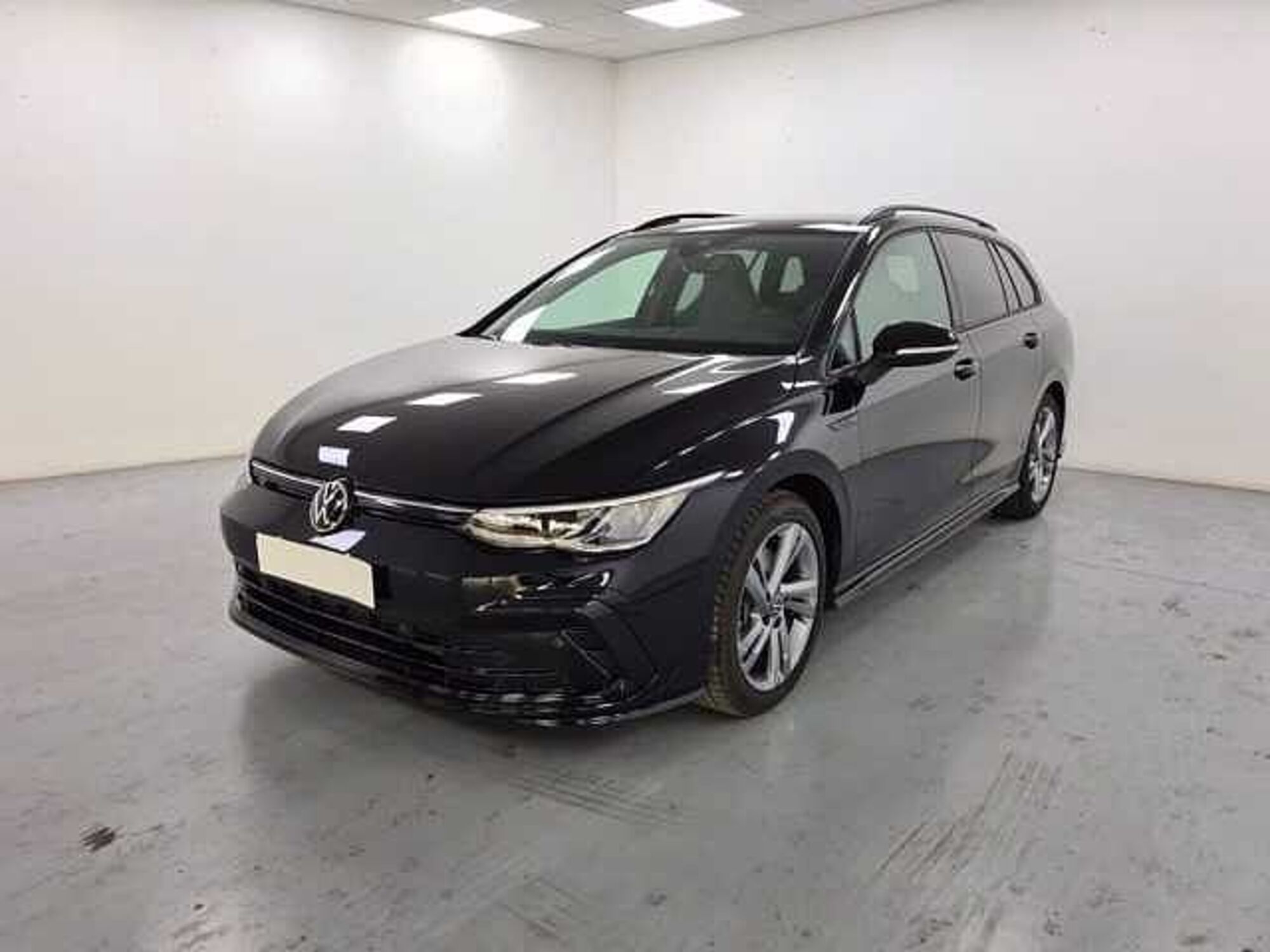 Volkswagen Golf Variant 2.0 tdi R-Line 150cv dsg del 2021 usata a Cuneo