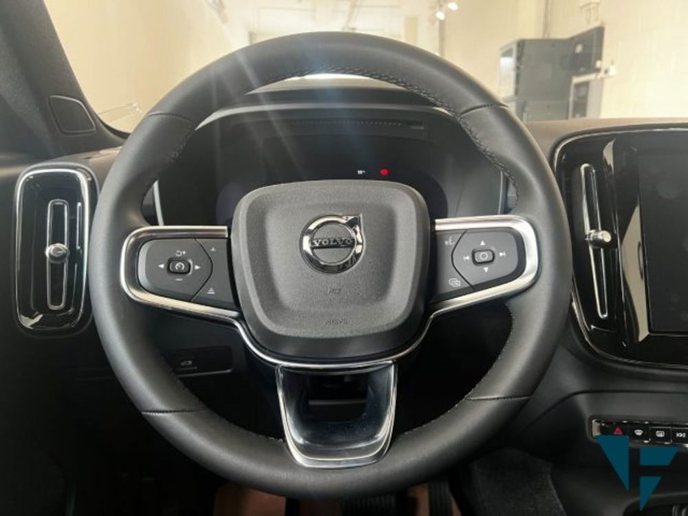 Volvo XC40 nuova a Udine (10)