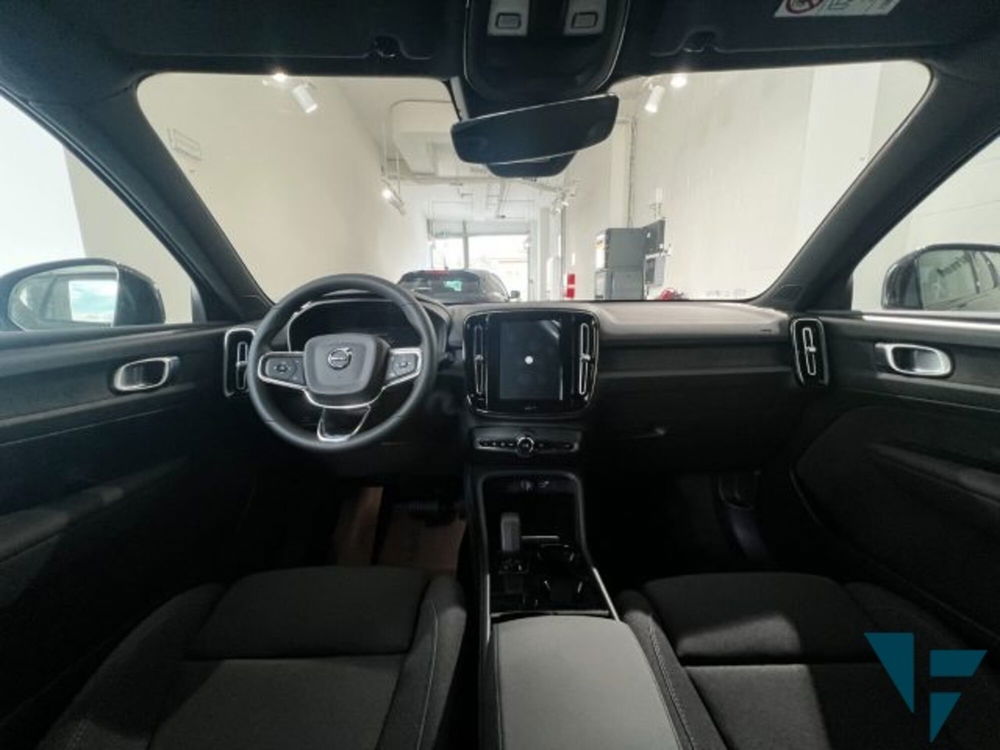 Volvo XC40 nuova a Udine (14)