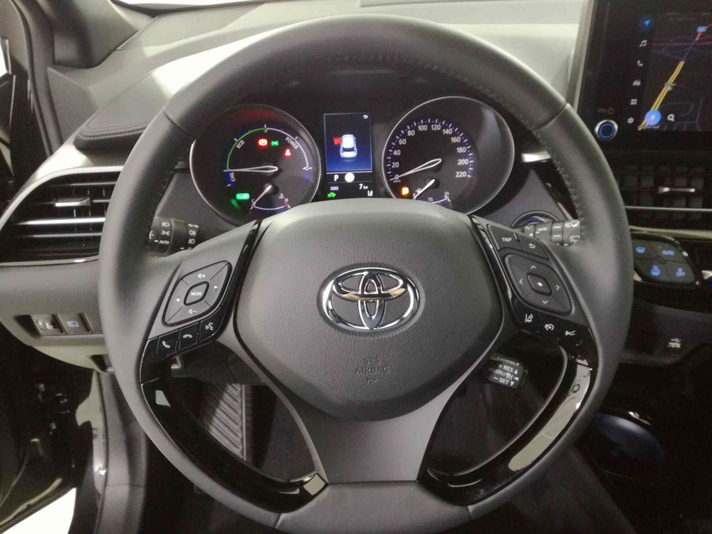 Toyota Toyota C-HR nuova a Salerno (11)