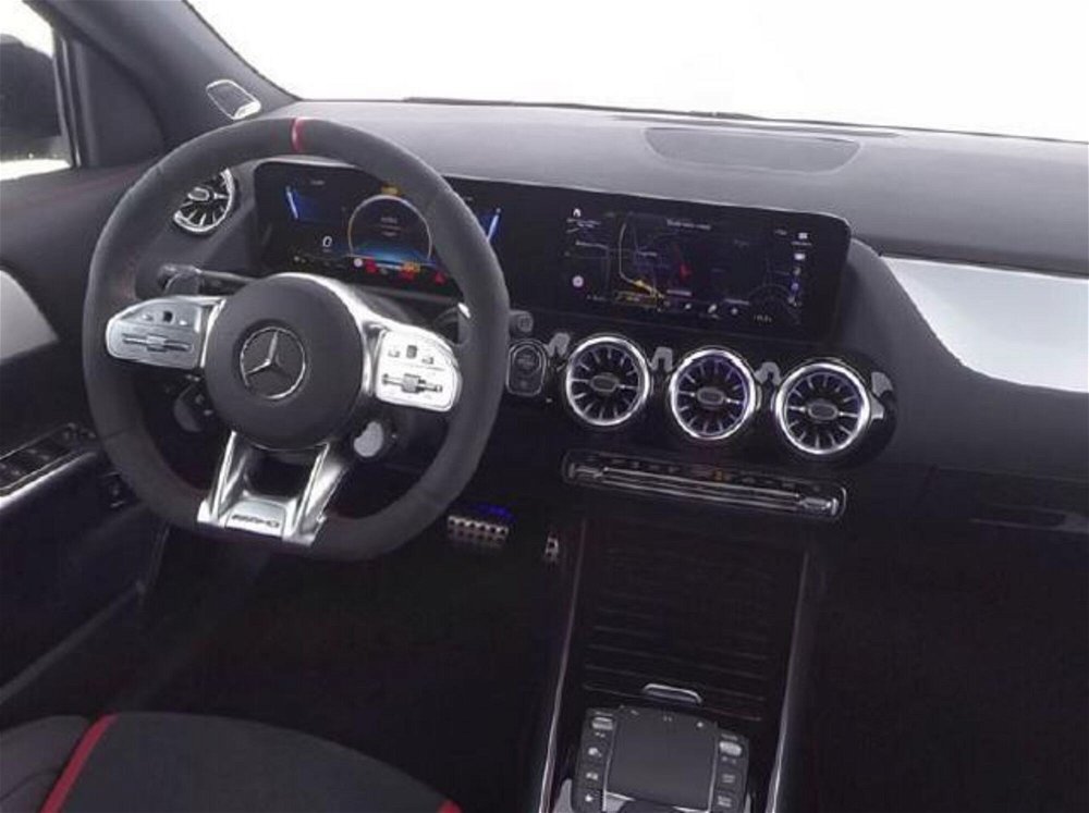 Mercedes-Benz GLA SUV 45 S 4Matic+ AMG del 2022 usata a Magenta (4)