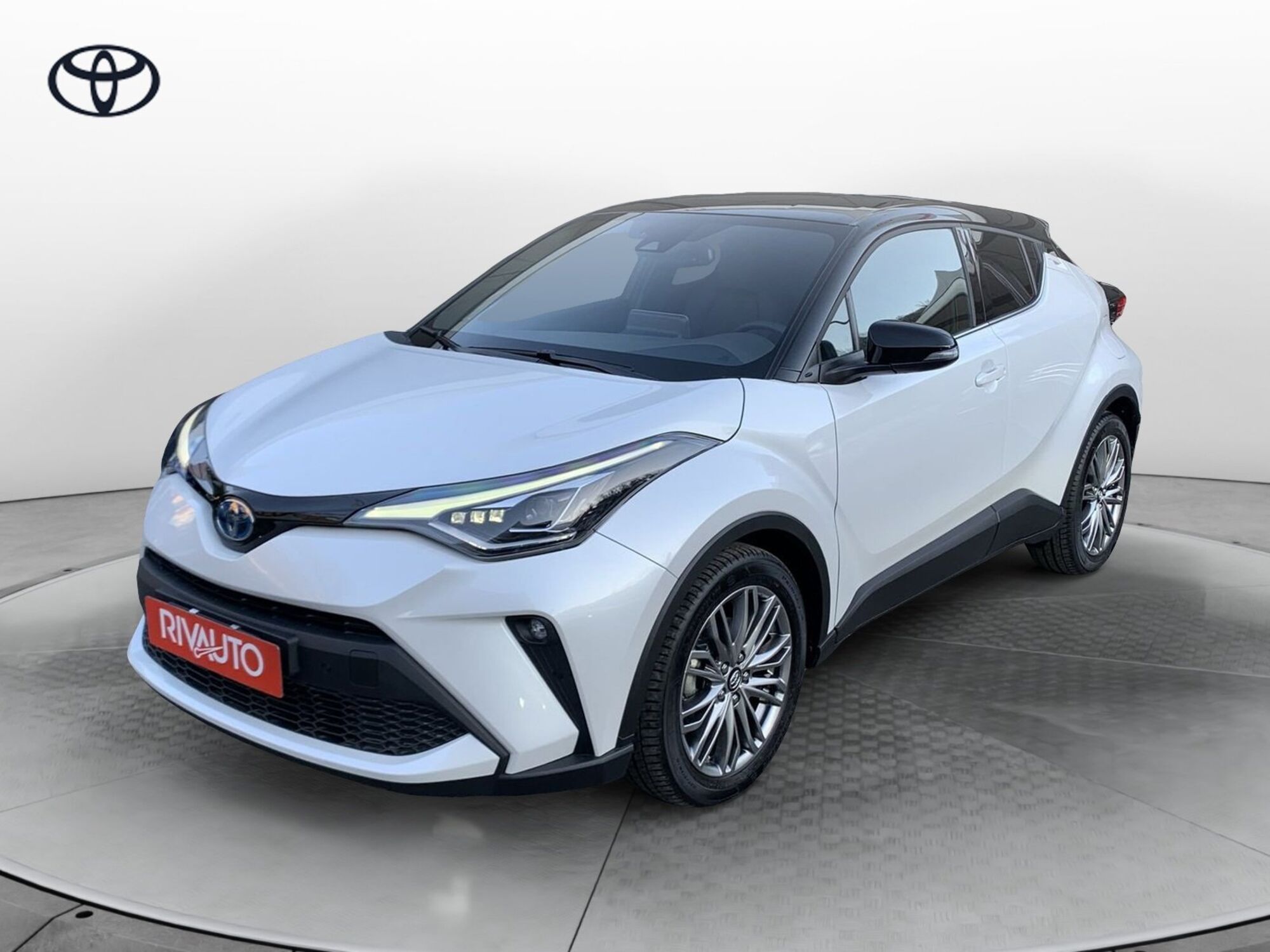 Toyota Toyota C-HR 2.0 Hybrid E-CVT Lounge  nuova a Beregazzo con Figliaro