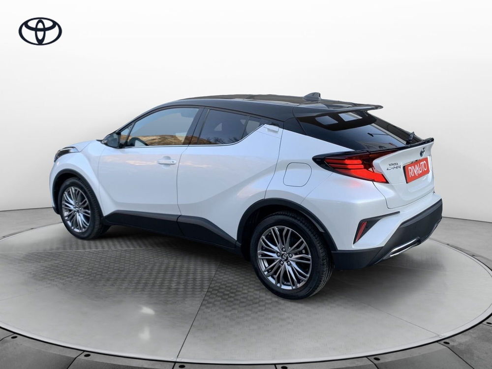 Toyota Toyota C-HR nuova a Como (15)