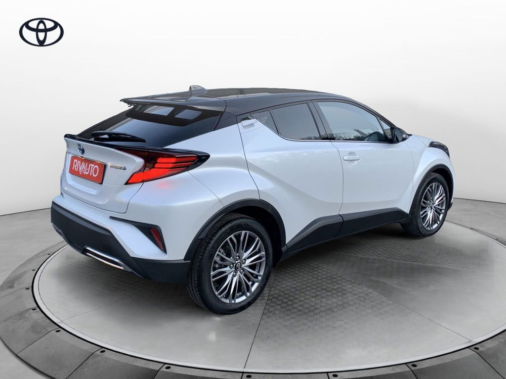 Toyota Toyota C-HR nuova a Como (16)