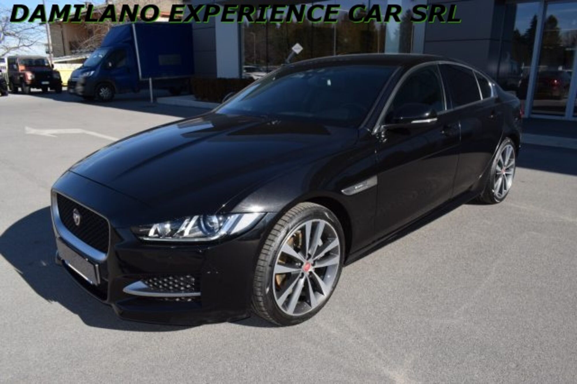 Jaguar XE 2.0 D Turbo 180 CV AWD aut. R-Sport  del 2018 usata a Cuneo