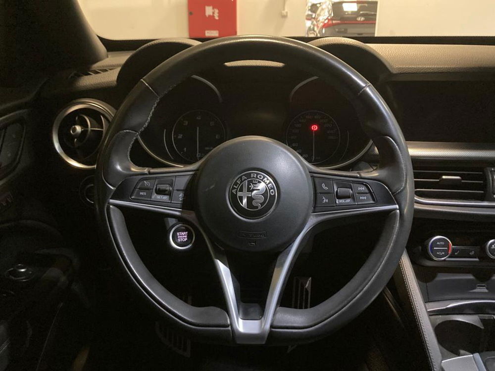 Alfa Romeo Stelvio usata a Macerata (8)