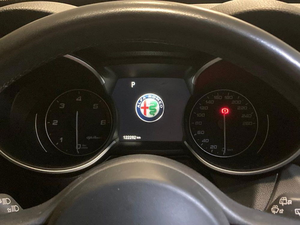 Alfa Romeo Stelvio usata a Macerata (9)