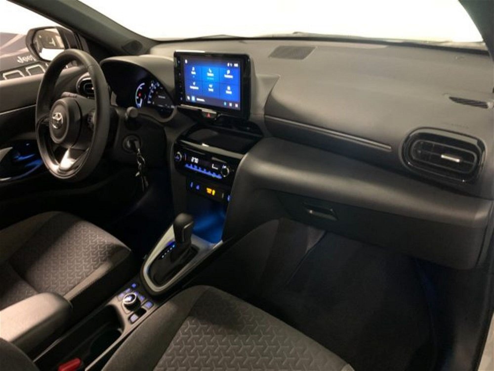 Toyota Yaris Cross 1.5 Hybrid 5p. E-CVT AWD-i Trend nuova a Torino (5)