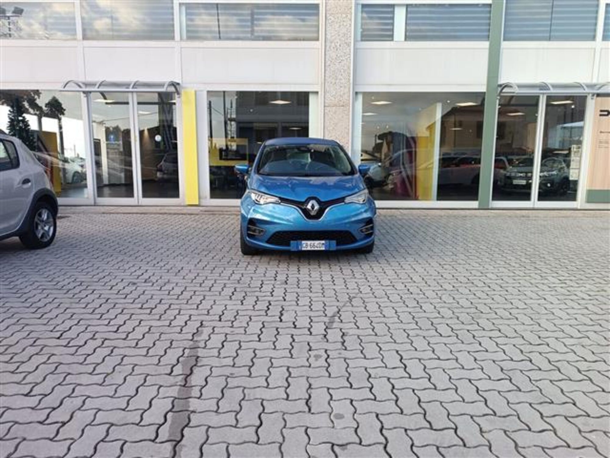 Renault Zoe Zen R135 Flex  del 2020 usata a Livorno