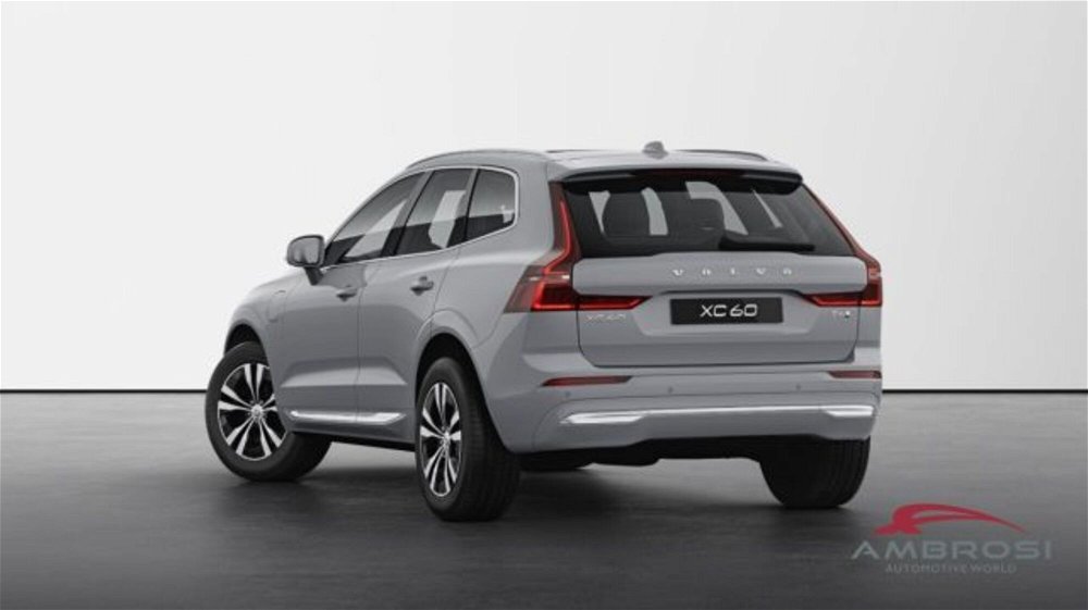 Volvo XC60 T6 Recharge AWD Plug-in Hybrid automatico Core nuova a Corciano (3)
