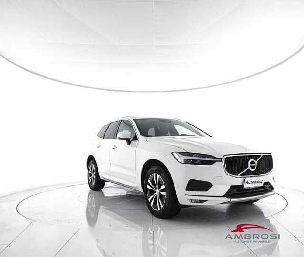 Volvo XC60 B4 (d) AWD Geartronic Business Plus del 2021 usata a Viterbo (2)
