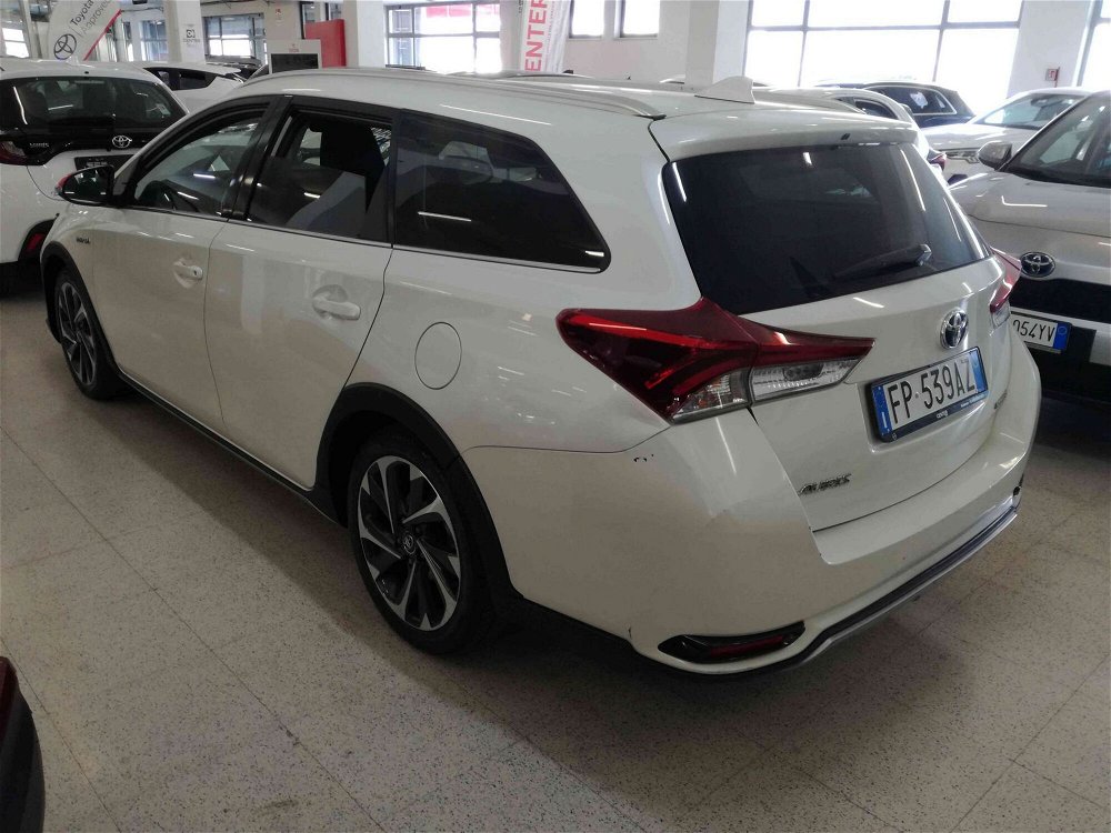 Toyota Auris Station Wagon 1.8 Hybrid Style del 2018 usata a Salerno (3)