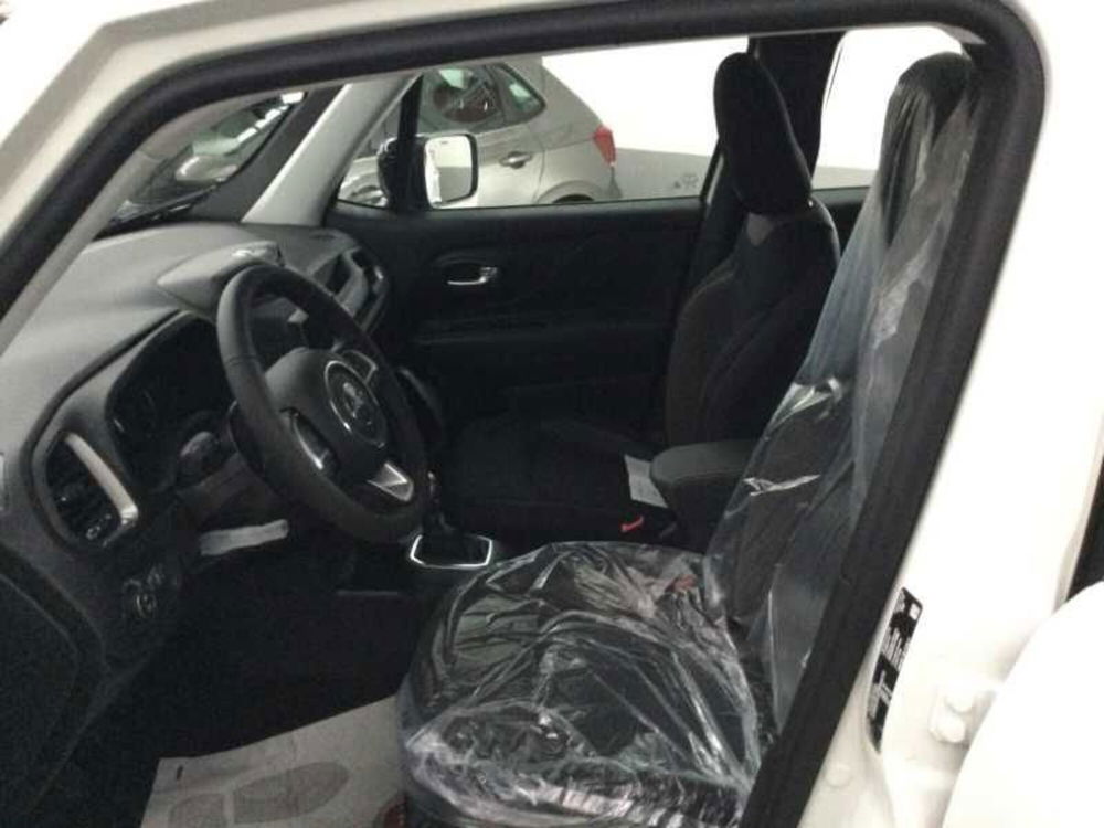 Jeep Renegade nuova a Brindisi (12)