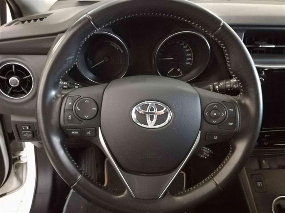 Toyota Auris Station Wagon usata a Napoli (10)