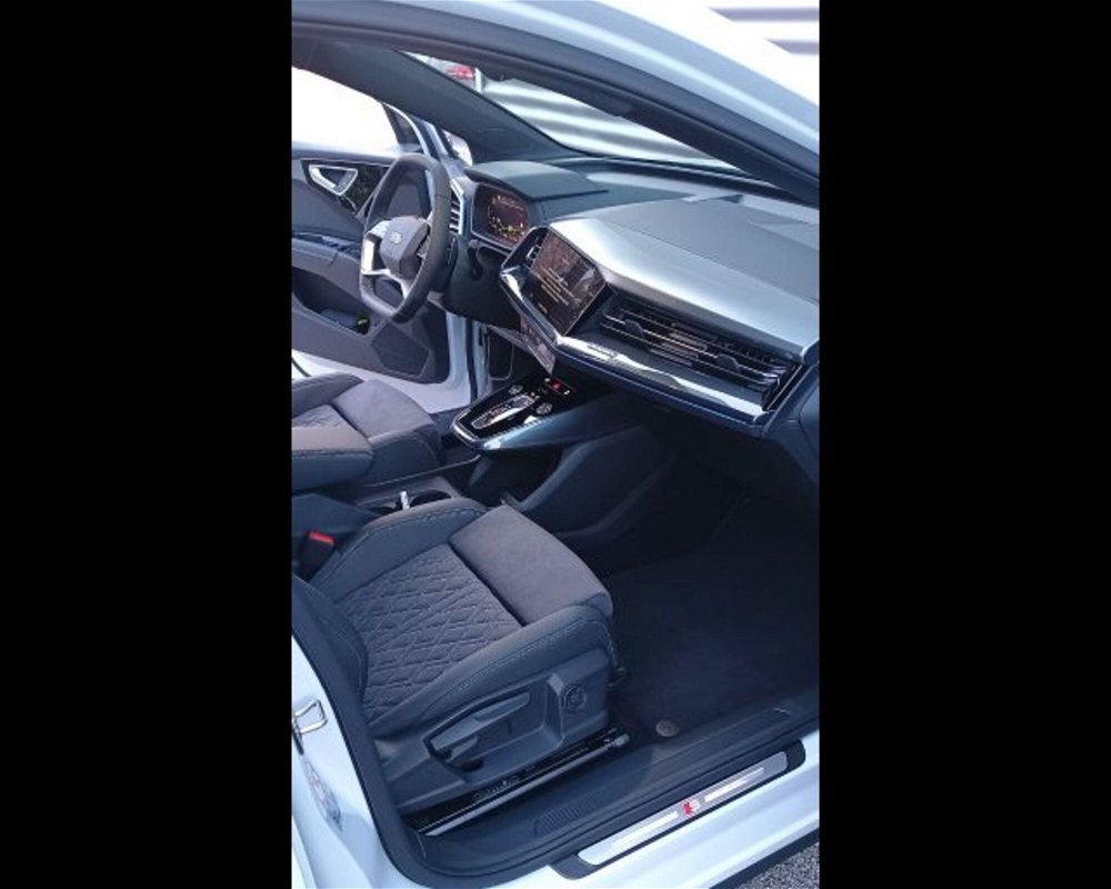 Audi Q4 Q4 e-tron 45 Business quattro 286cv nuova a Conegliano (4)