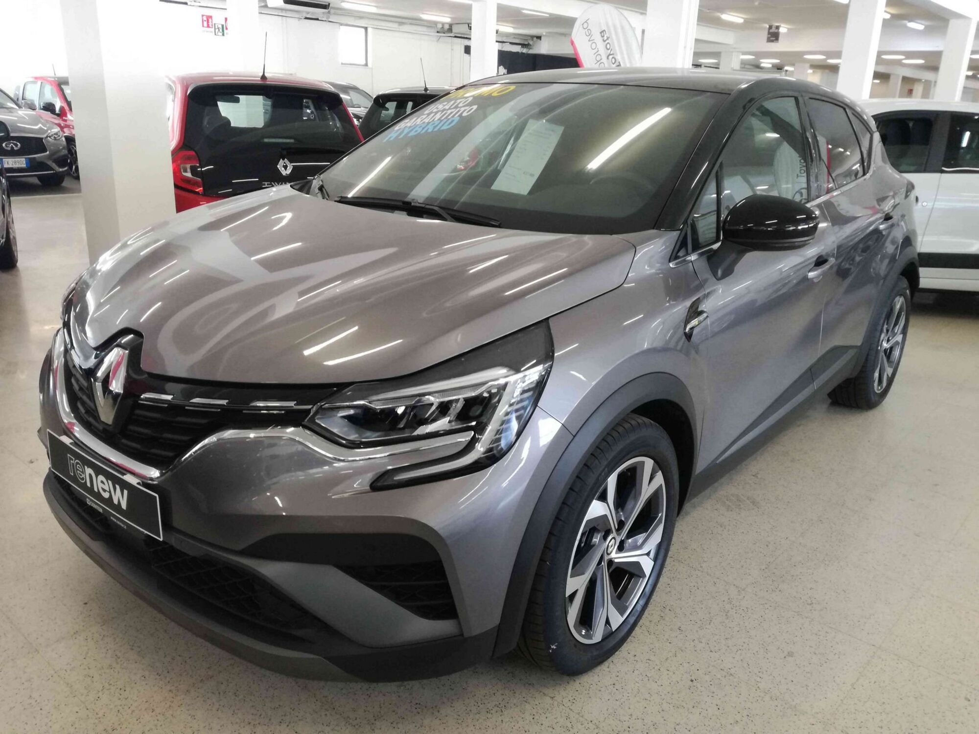 Renault Captur Full Hybrid E-Tech 145 CV RS Line  del 2021 usata a Salerno