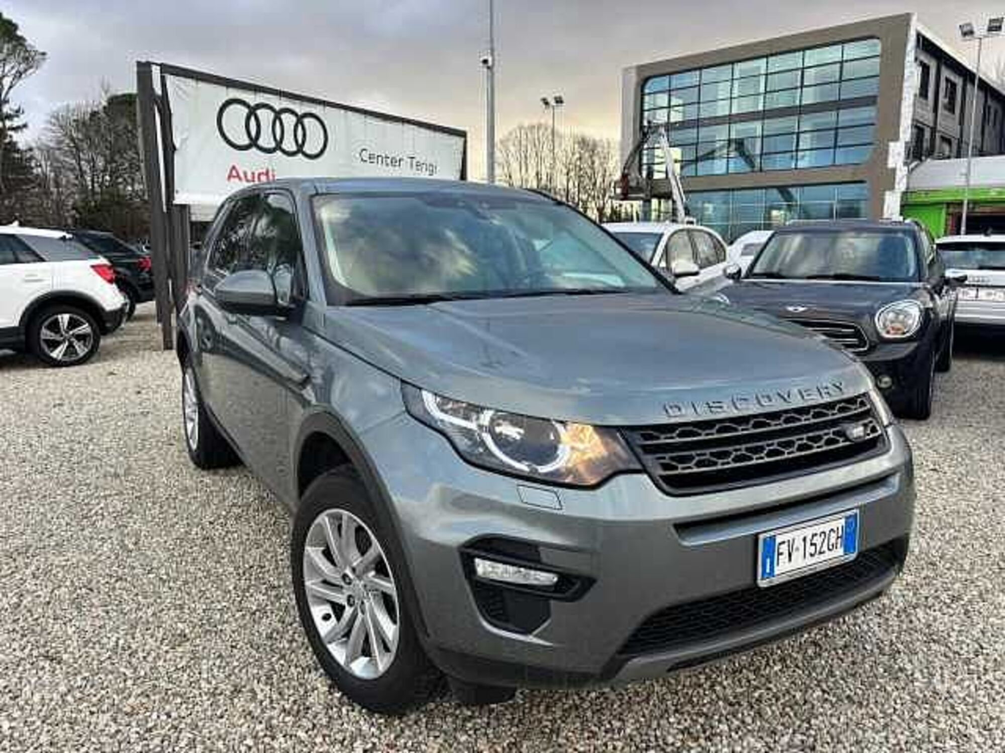 Land Rover Discovery Sport 2.0 TD4 150 CV SE  del 2019 usata a Lucca