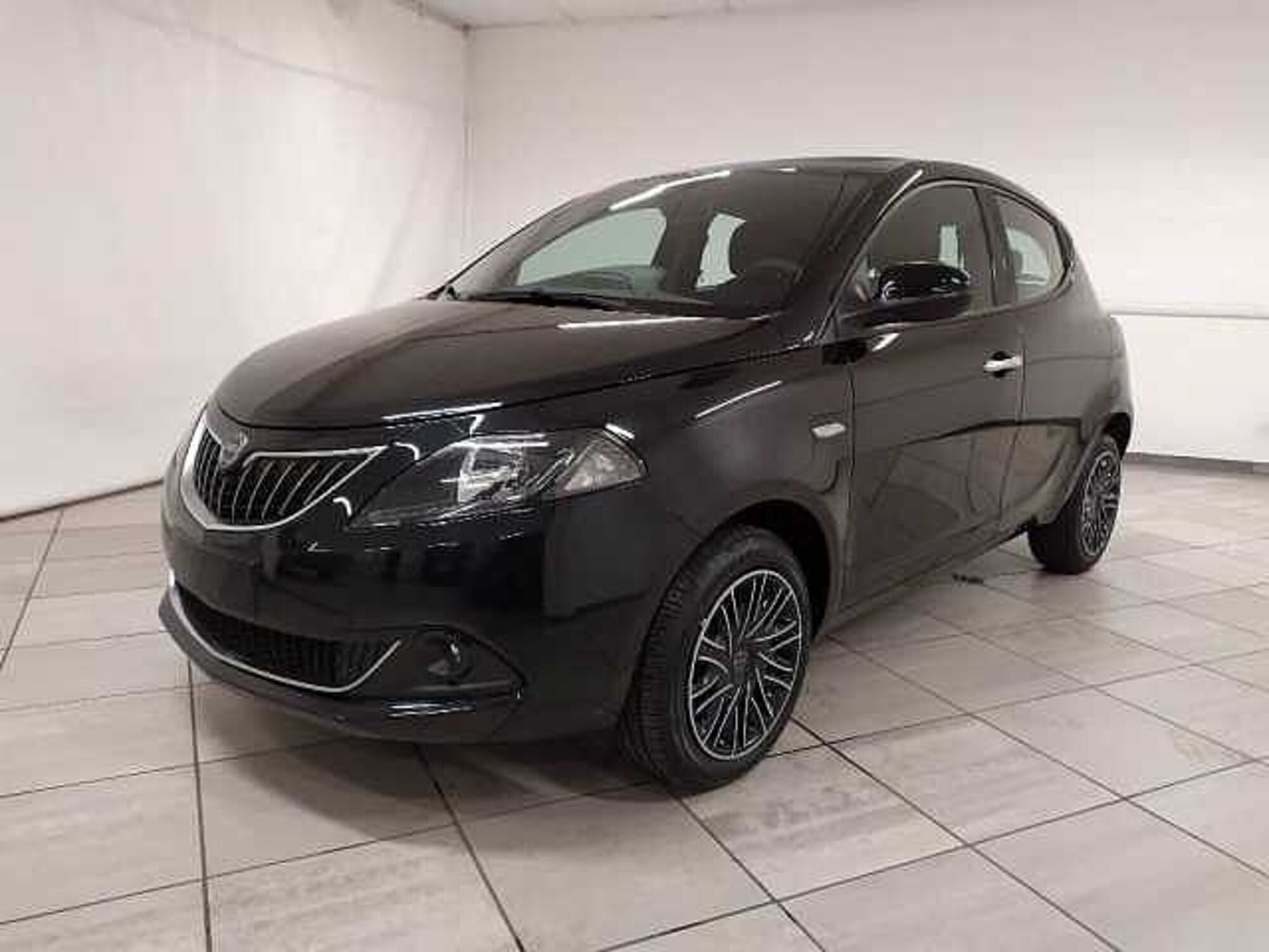 Lancia Ypsilon 1.0 FireFly 5 porte S&amp;S Hybrid Ecochic Gold  nuova a Cuneo