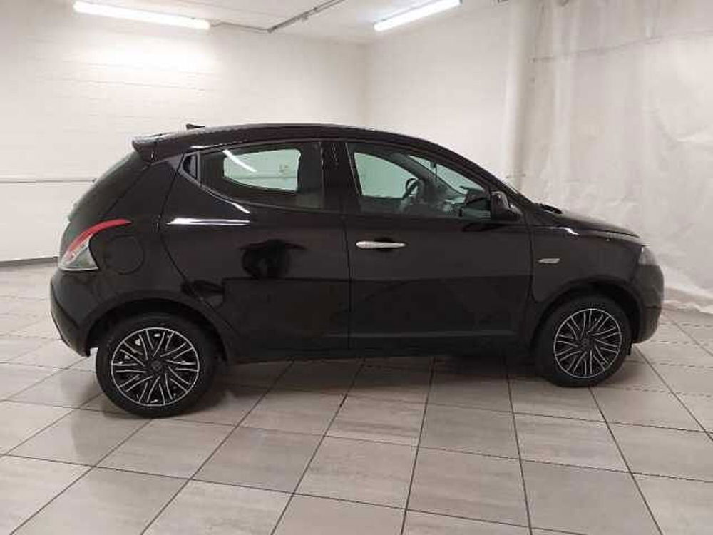 Lancia Ypsilon nuova a Cuneo (5)