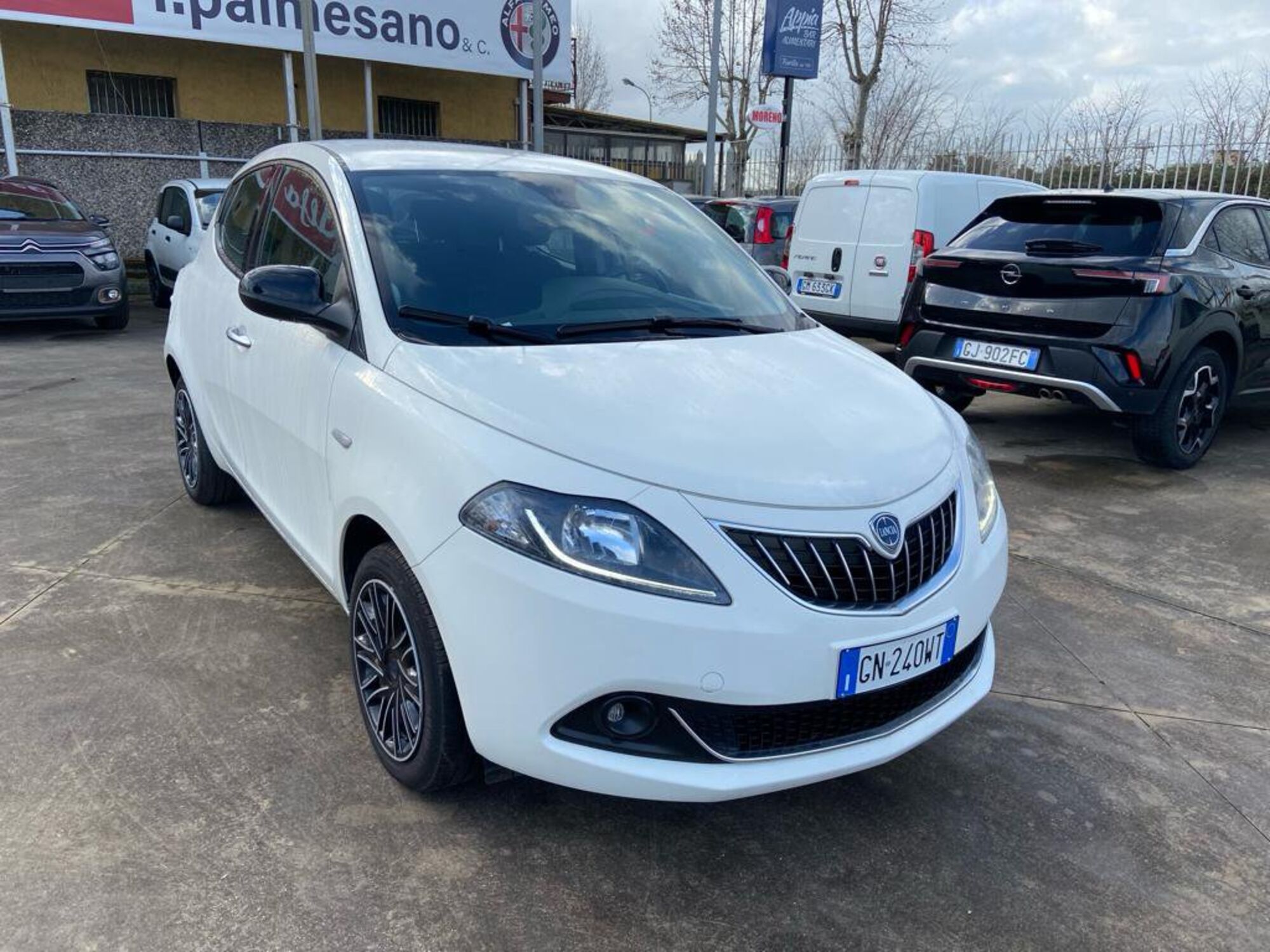 Lancia Ypsilon 1.0 FireFly 5 porte S&amp;S Hybrid Gold Plus del 2023 usata a Caserta