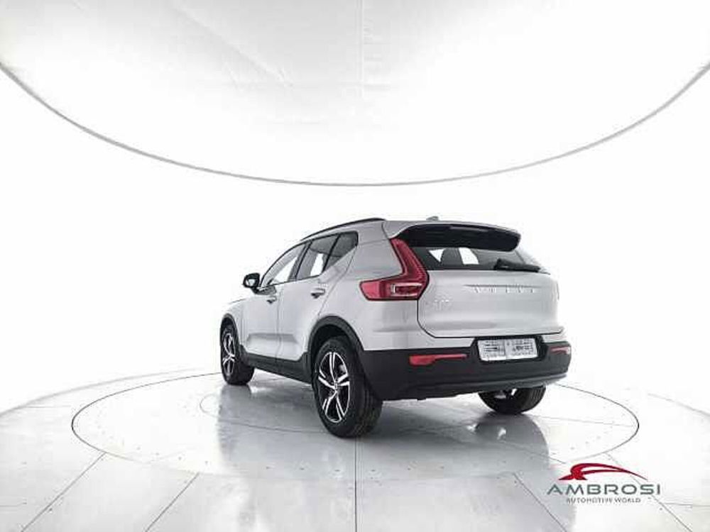 Volvo XC40 B3 automatico Plus Dark  nuova a Corciano (4)