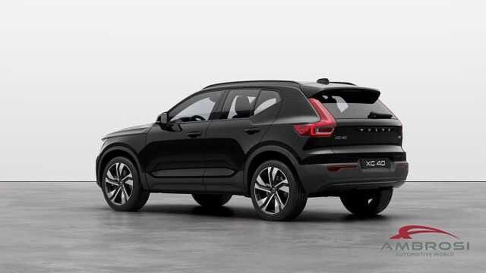 Volvo XC40 B3 automatico Ultimate Dark  nuova a Corciano (3)