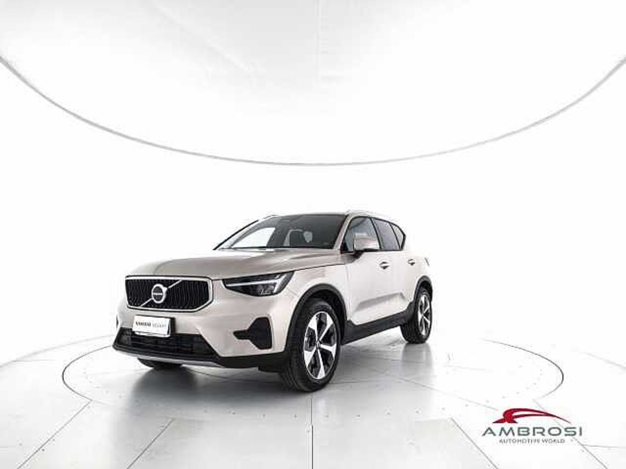 Volvo XC40 B3 automatico Core  nuova a Viterbo