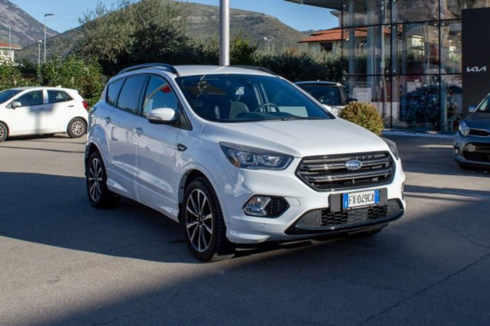 Ford Kuga 2.0 TDCI 120 CV S&S 2WD Powershift ST-Line  del 2019 usata a Fondi