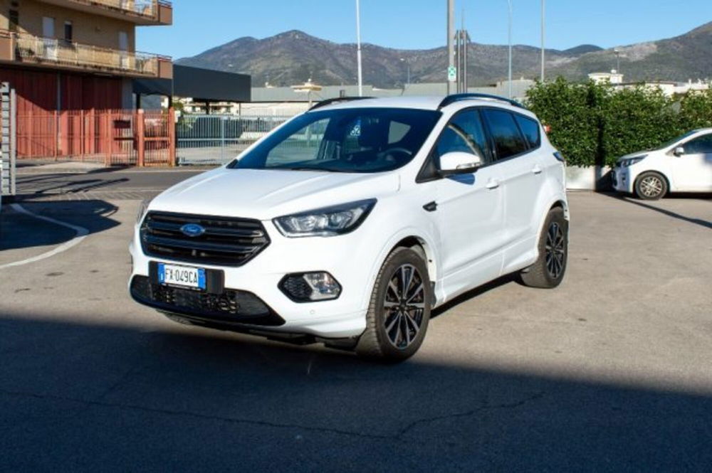 Ford Kuga 2.0 TDCI 120 CV S&S 2WD Powershift ST-Line  del 2019 usata a Fondi (3)