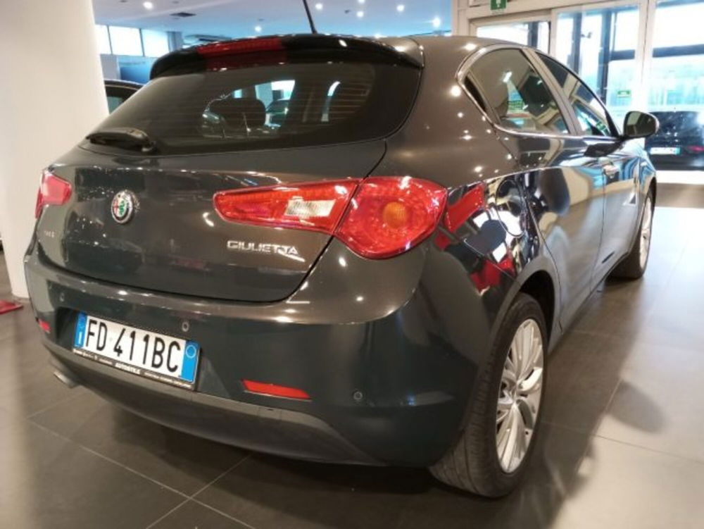 Alfa Romeo Giulietta usata a Modena (4)