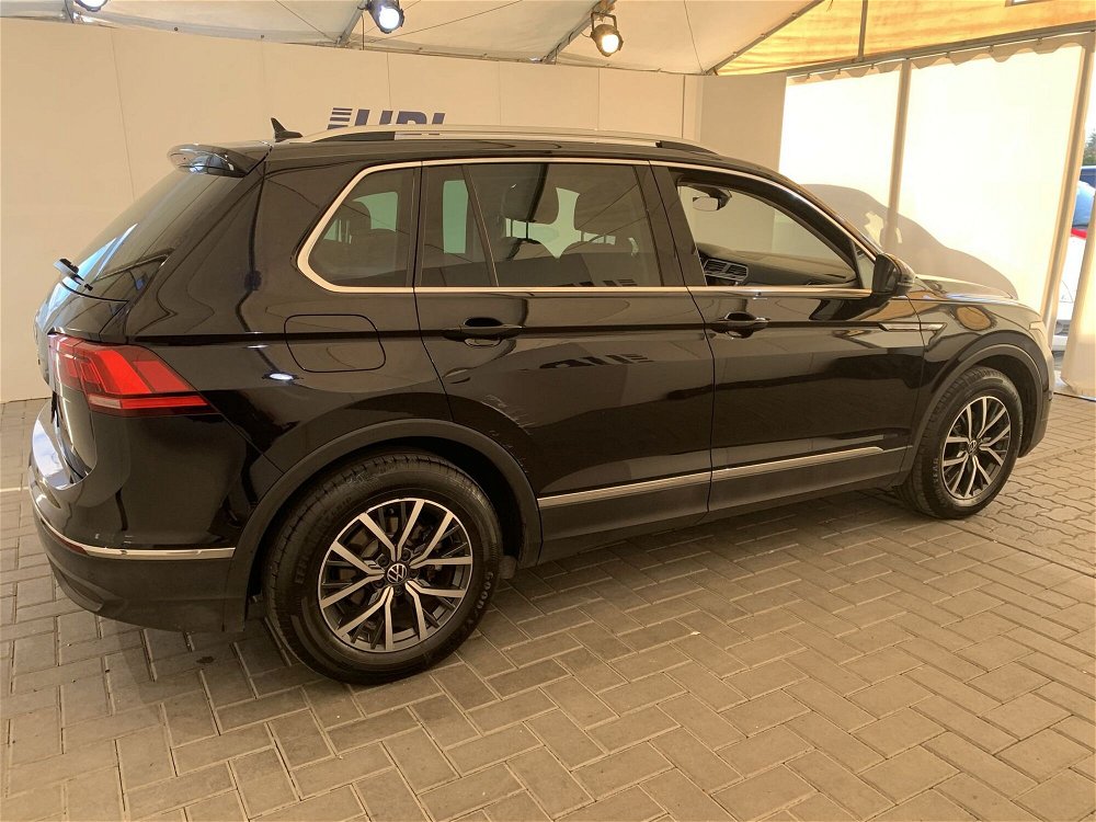 Volkswagen Tiguan 2.0 TDI SCR Life del 2021 usata a Serravalle Pistoiese (4)