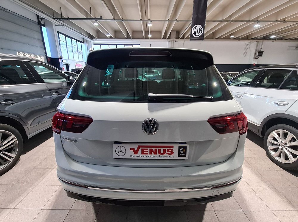 Volkswagen Tiguan 2.0 tdi R-Line 150cv dsg del 2019 usata a Seregno (4)
