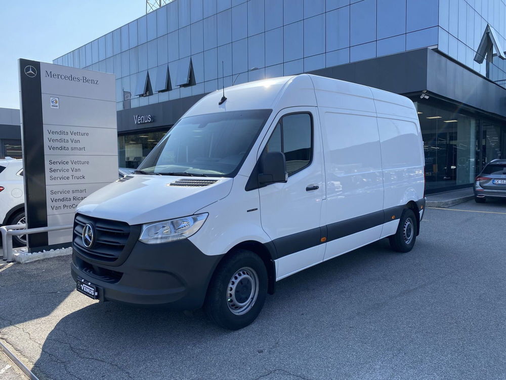 Mercedes-Benz Classe eSprinter Furgone Furgone 41 kWh  del 2020 usata a Monza (2)